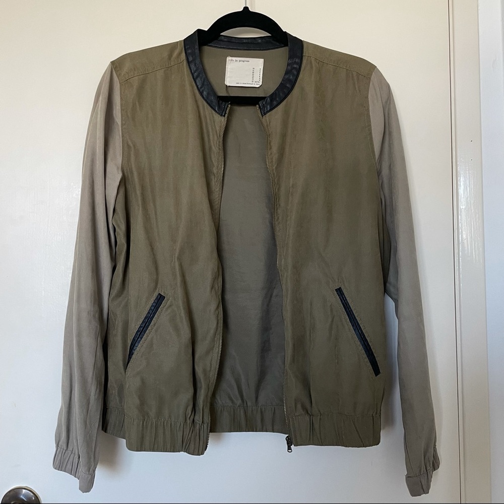 Forever 21 lightweight green two toned bomber size M jacket